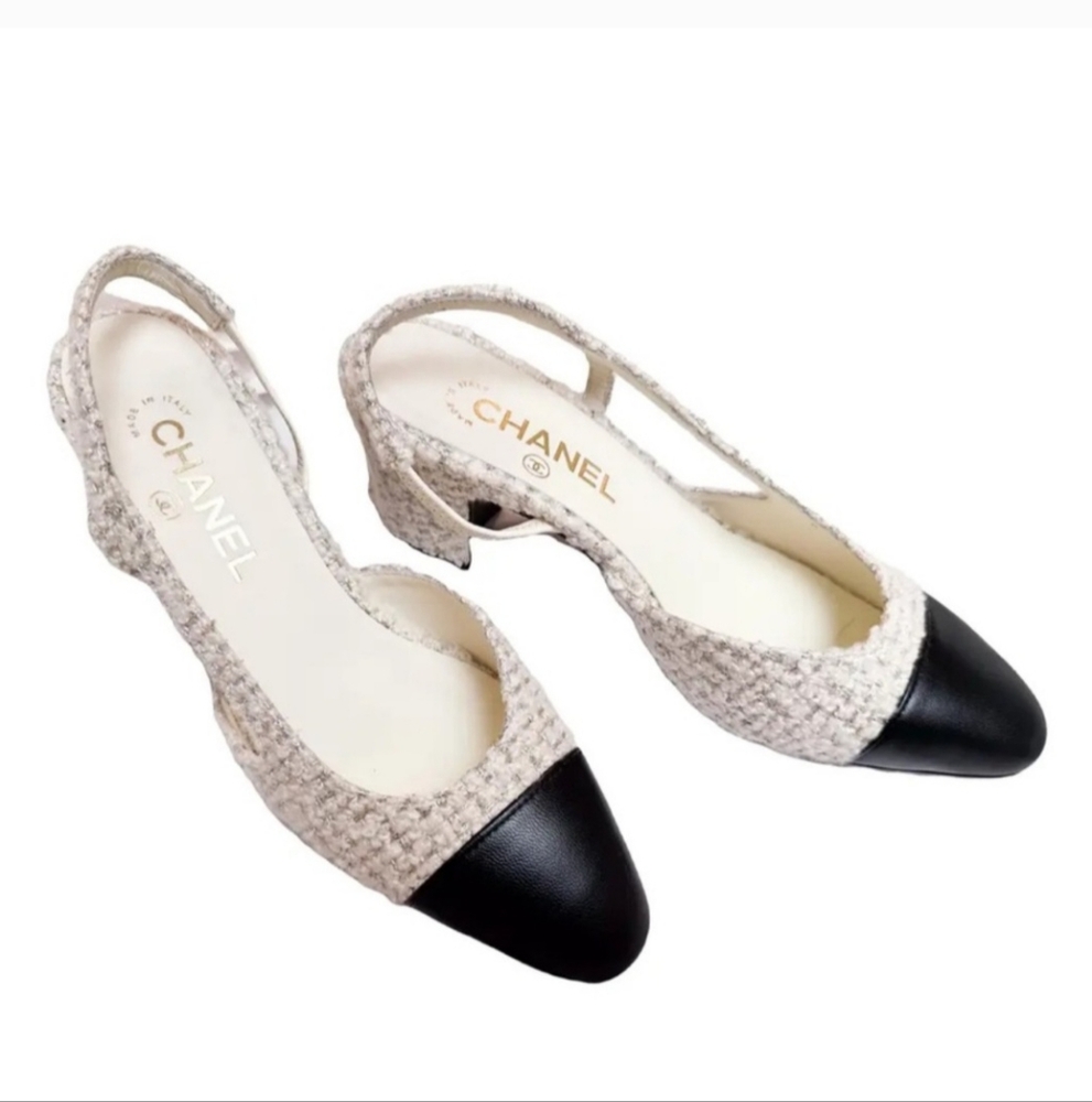 CHANEL Women's Black and Cream Textured Heels